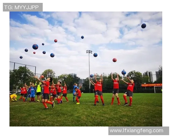 足球明星力量训练的精彩瞬间展现运动员的坚持与毅力